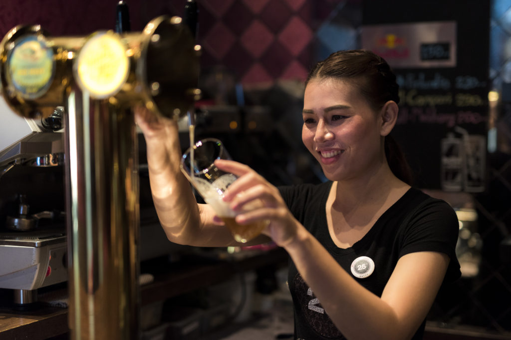 Draft beer at 25 Degrees Bangkok