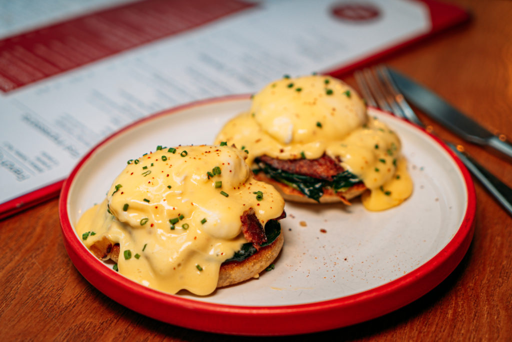 DSC6562-1024×684 Eggs benedict at Scarlett Hong Kong