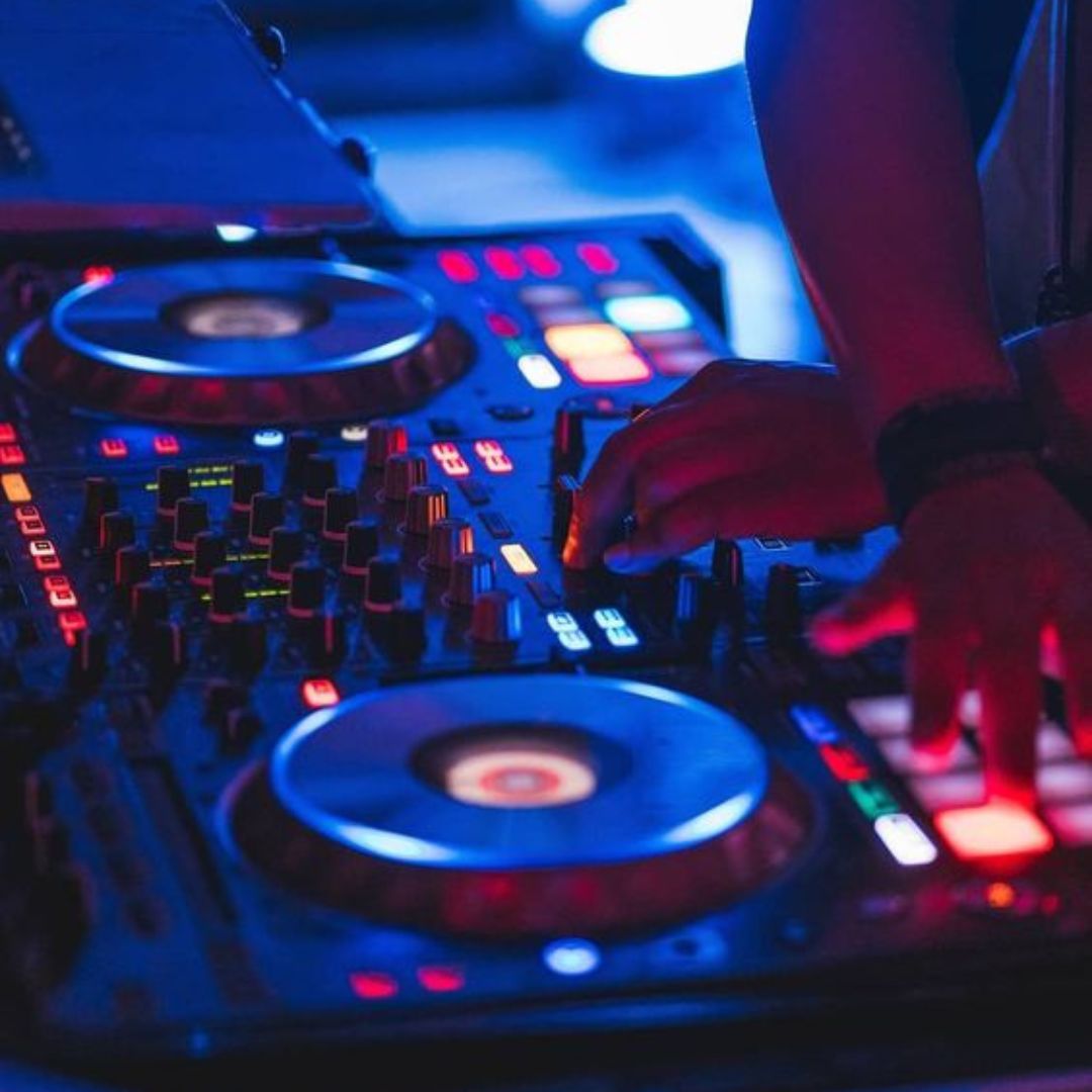 EDM SMALL DJ Night in Porto | Food Specials in Porto